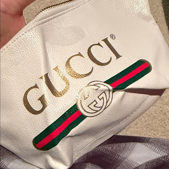 Gucci White Leather Crossbody Bag with Gold Accents - Picture 3 of 5
